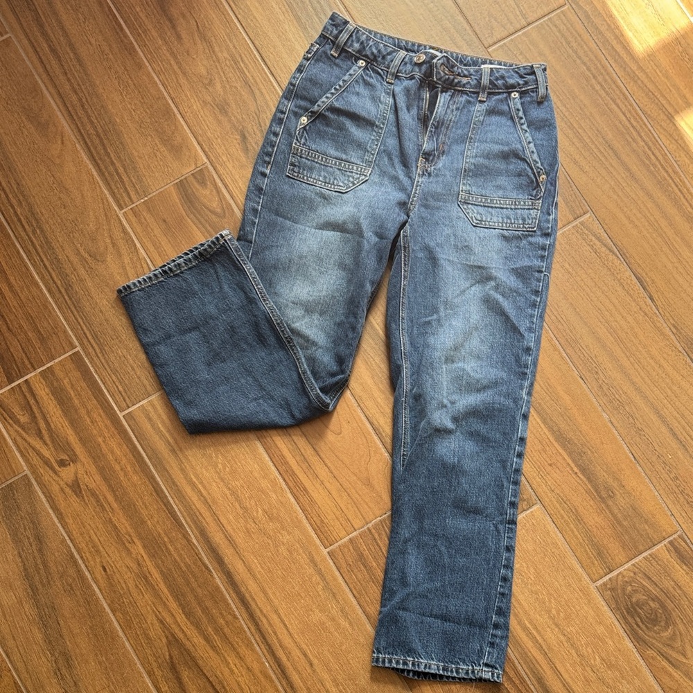 Forever 21 Cropped Straight Blue Jeans